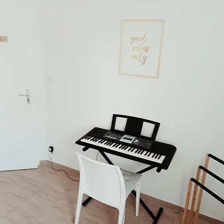 Comme A La Maison Sainte-Helene (Gironde)