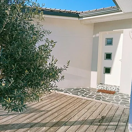 Comme A La Maison Sainte-Helene (Gironde)