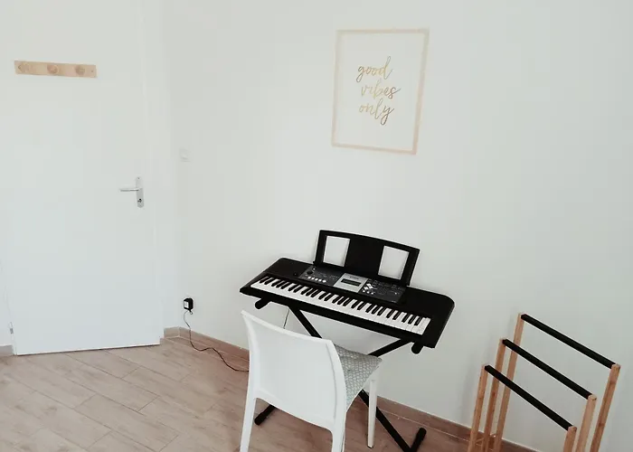 Comme A La Maison Sainte-Helene (Gironde)