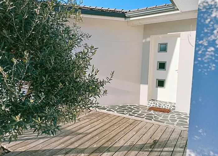 Comme A La Maison Sainte-Helene (Gironde)